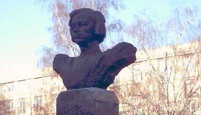 bust nichita stanescu ploiesti
