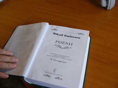 editie comentata poesii eminescu