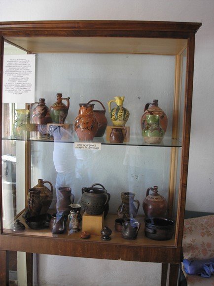 vase de ceramica lucrate in Cartisoara