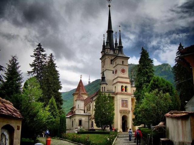 biserica-sf-nicolae-scheii-brasovului-5 size1