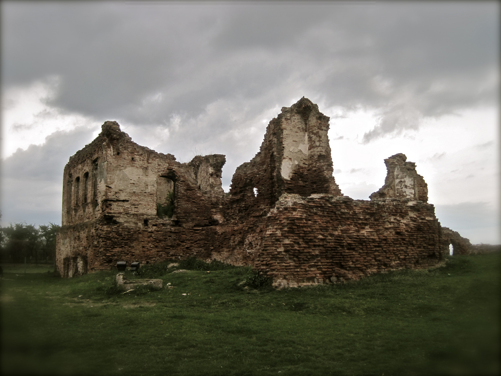 ruine filipestii de targ 1