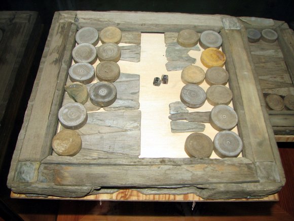 table-in-antichitate